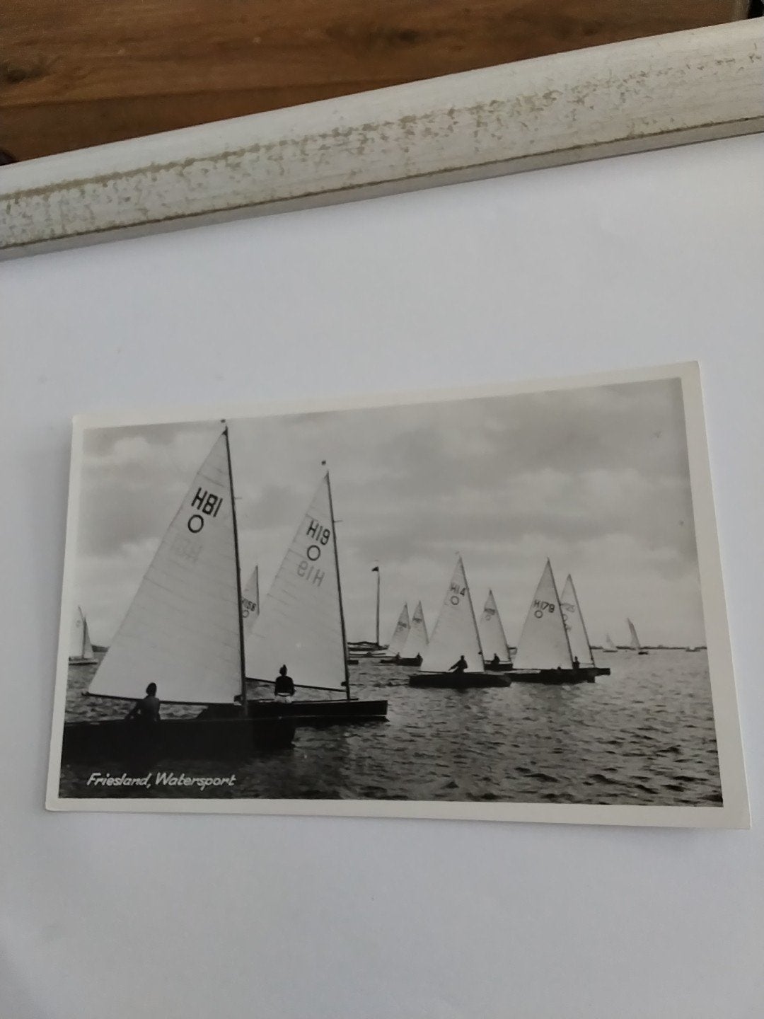 Oude ansichtkaart Friesland, Watersport met zeilboten 1950, Ophalen of Verzenden, 1940 tot 1960, Friesland
