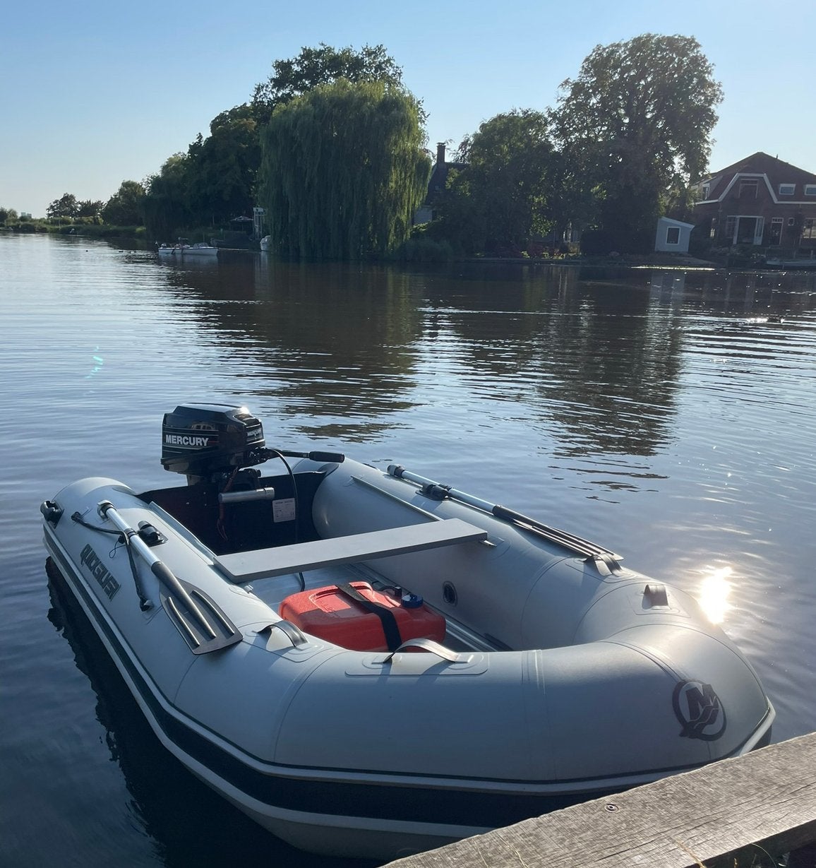 Quicksilver 320 Sport + Mercury 15 pk 2 takt kortstaart, Watersport en Boten, Rubberboten, Ophalen, Aluminium, Peddels, Zo goed als nieuw