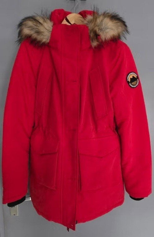 Winterjas Superdry maat 38, Kleding | Dames, Jassen | Winter, Zo goed als nieuw, Maat 38/40 (M), Rood, Ophalen of Verzenden