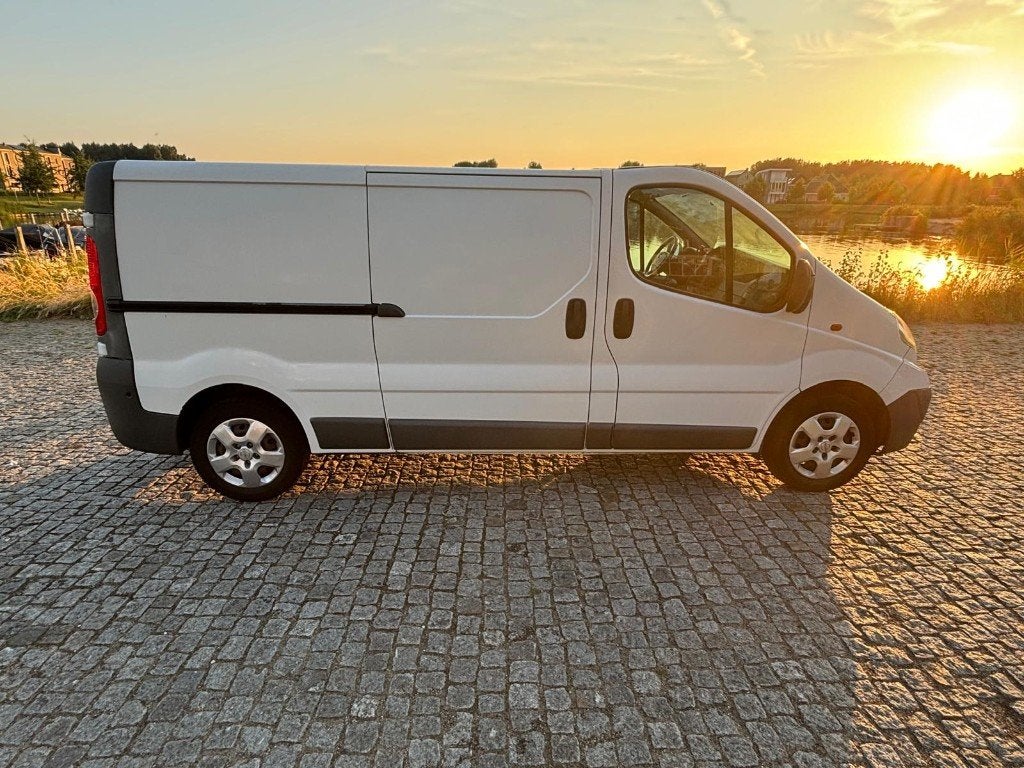 Foto 4 van Opel Vivaro 2.0 CDTI L2H1 66KW 2011 3-zit