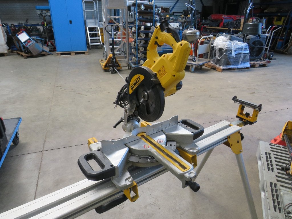 DeWalt dws774 Afkortzaag met onderstel, Ophalen, DeWalt, 70 mm of meer, DeWalt Power Tools