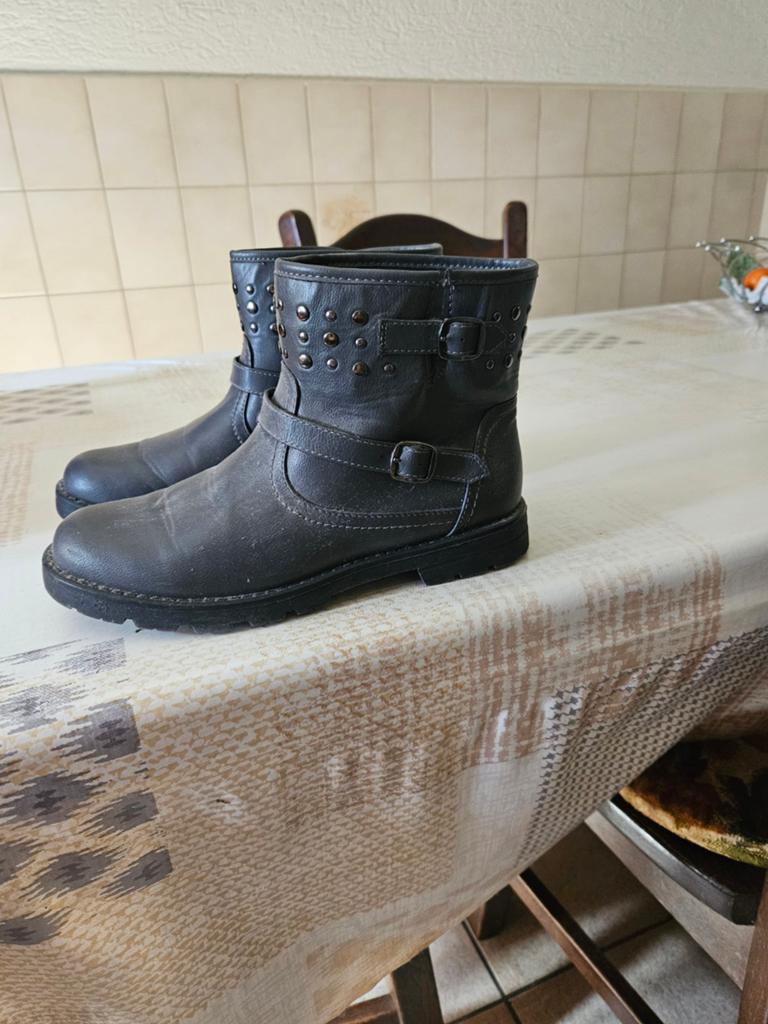 Laarsjes van Haren maat 37., Kleding | Dames, Schoenen, Lage of Enkellaarzen, Ophalen of Verzenden, Grijs, Gedragen