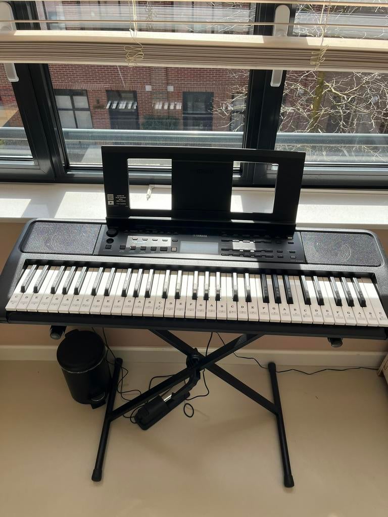 Yamha keyboard PSR-E383, Muziek en Instrumenten, Keyboards, Zo goed als nieuw, 61 toetsen, Yamaha, Ophalen of Verzenden