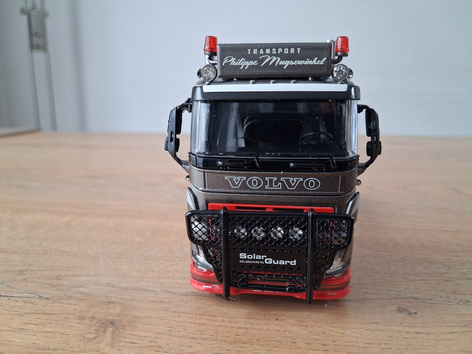 Tekno Volvo FH5 lowroof Philippe Muysewinkel trekker 6x2, Hobby en Vrije tijd, Modelauto's | 1:50, Ophalen of Verzenden, Gebruikt