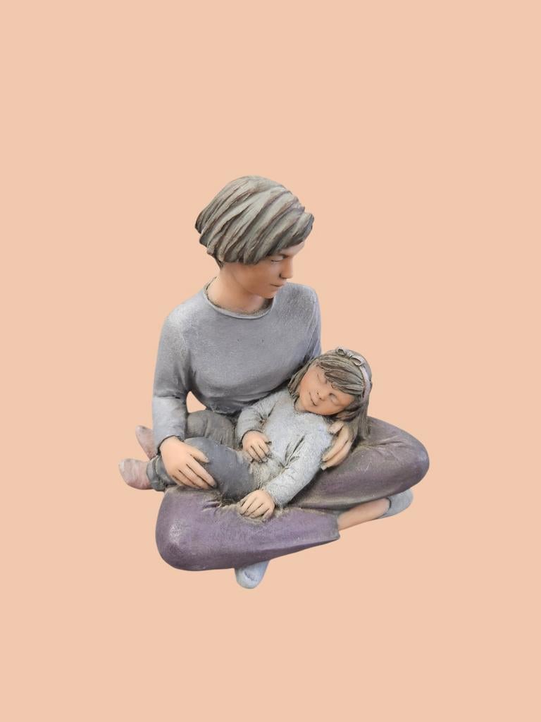 Beeldje moeder met kind - Liefdevolle omhelzing, Verzamelen, Beelden en Beeldjes, Zo goed als nieuw, Mens, Ophalen