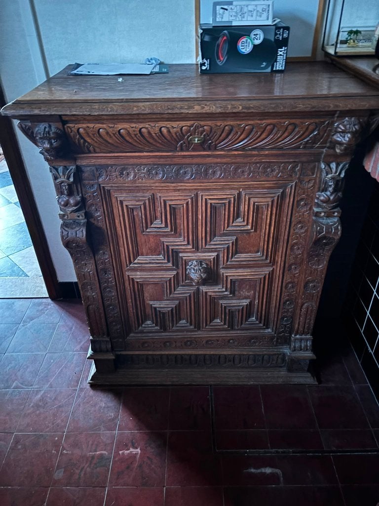Antieke kast, Ophalen