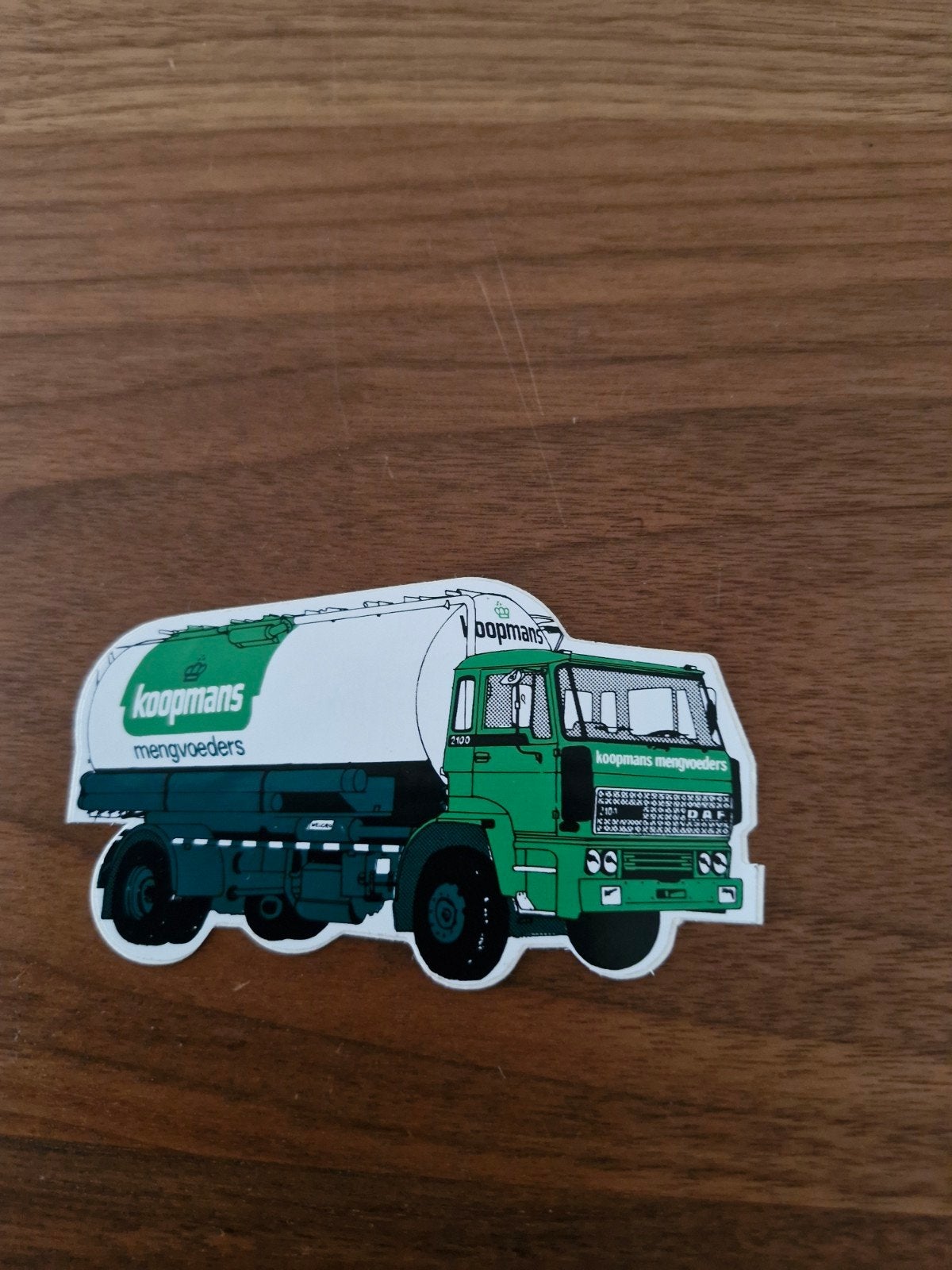 720 Sticker Koopmans Mengvoeders Vrachtwagen 10x6 cm, Verzamelen, Ophalen of Verzenden, Nieuw, Bedrijf of Vereniging
