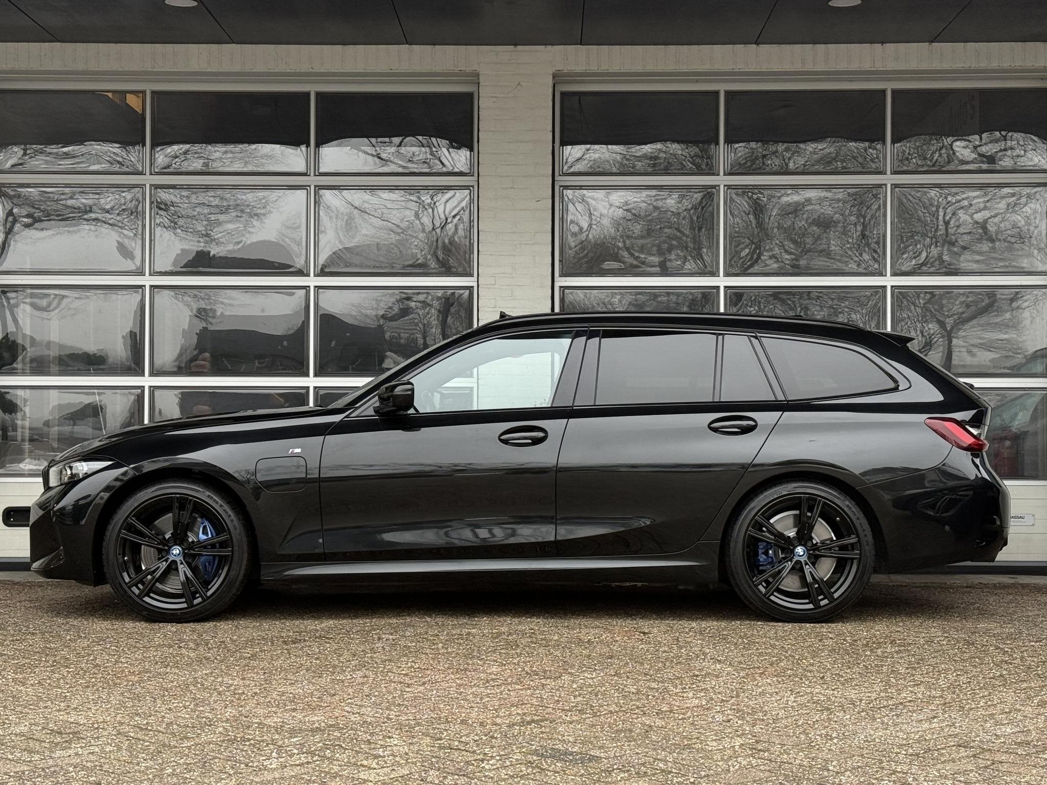 BMW 3-serie Touring 330e M SPORT PRO LCI | M STOELEN | MEMOR, Automaat, 1998 cc, Gebruikt, 4 cilinders