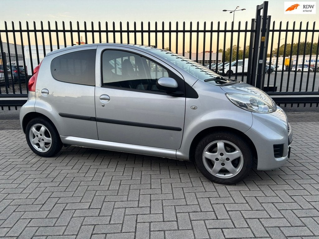 Peugeot 107 1.0-12V Black & Silver Leder Alcantara Airco, Voorwielaandrijving, Euro 5, Gebruikt, 4 stoelen
