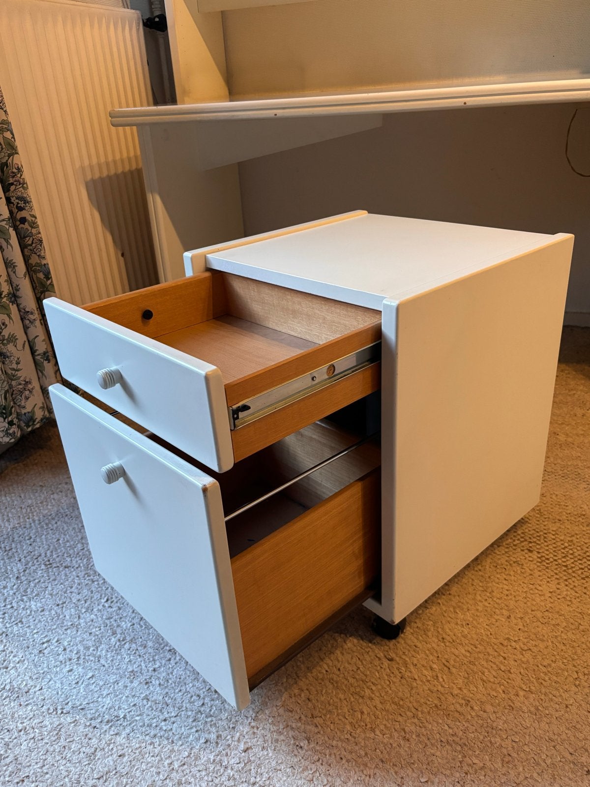 Wit houten ladekastje op wielen, Ophalen, Minder dan 50 cm, Gebruikt, 1 of 2 laden