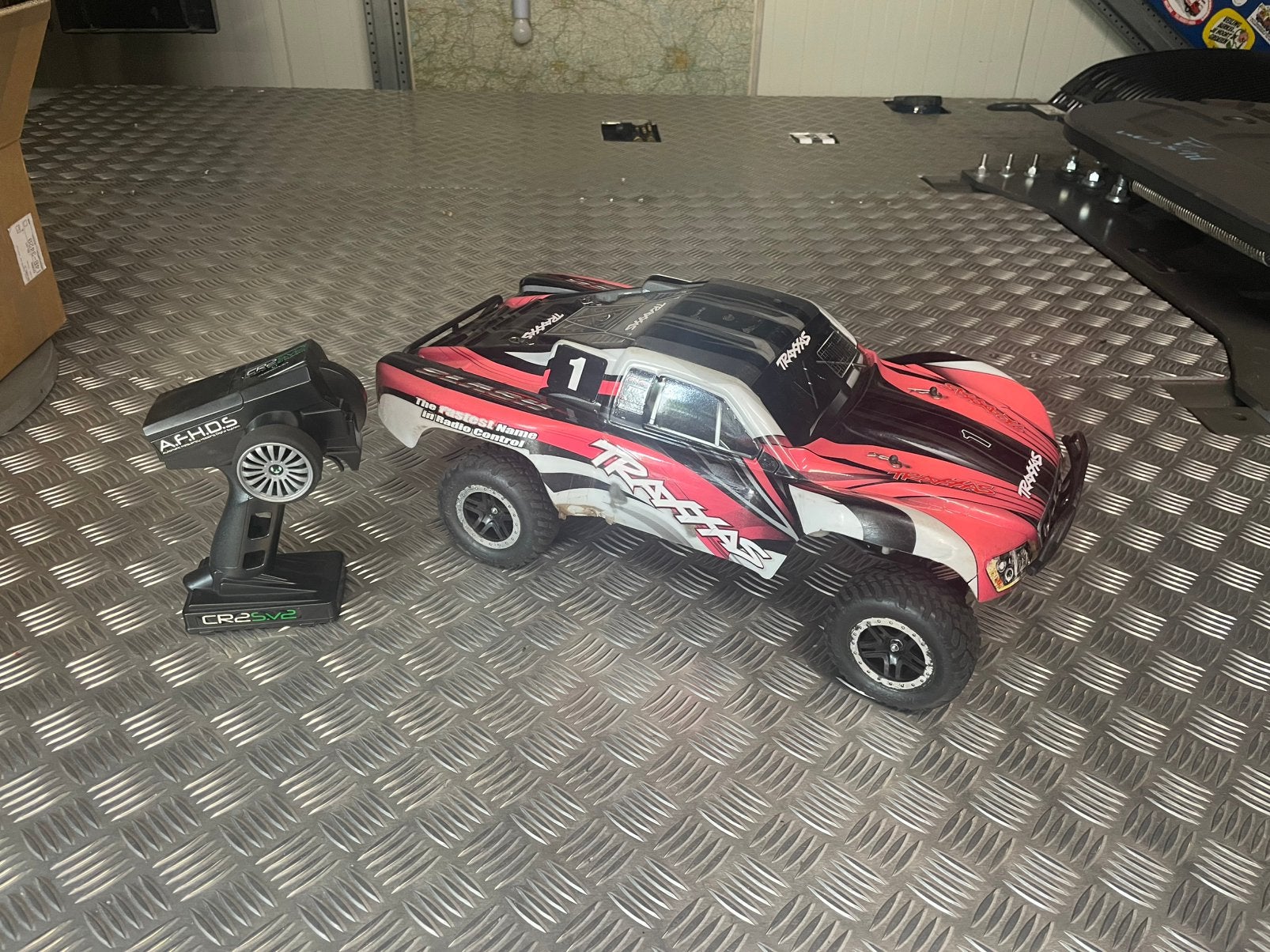 Traxxas Slash 2wd Burshless 4600Kv met Absima zender set, Ophalen, Zo goed als nieuw, Auto offroad