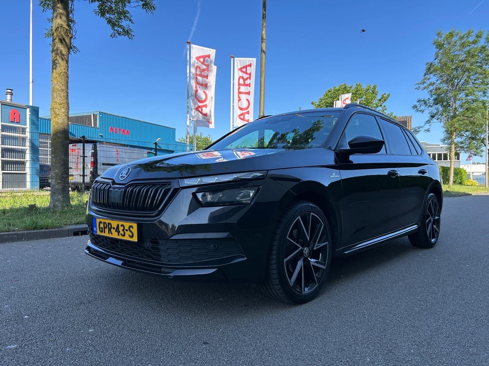 Skoda Kamiq 1.5 TSI ACT MONTECARLO 150pk 2020 Zwart, Auto's, Skoda, Voorwielaandrijving, 4 cilinders, Zwart, Particulier