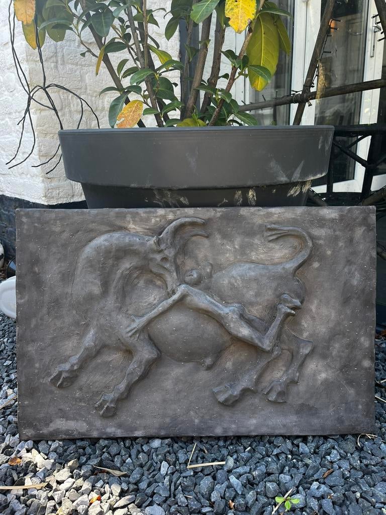 Betonnen reliëfplaat afbeelding stier, Ophalen