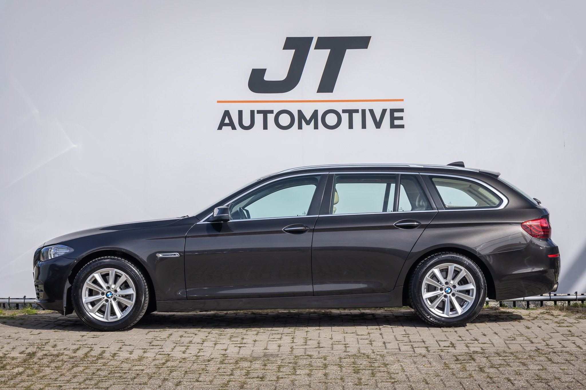 BMW 5 Serie 520i Last Min. Ed. (bj 2014, automaat), Achterwielaandrijving, Gebruikt, Euro 6, 4 cilinders