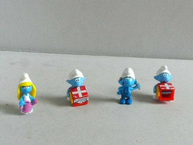 Peyo 2008 # serie smurfjes 4 stuk (4,5 - 5 cm), Verzamelen, Smurfen, Ophalen of Verzenden, Zo goed als nieuw, Verschillende Smurfen