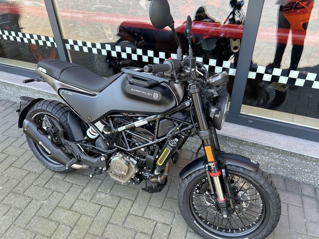 HUSQVARNA 125 SVARTPILEN 2024, Bedrijf, Naked bike