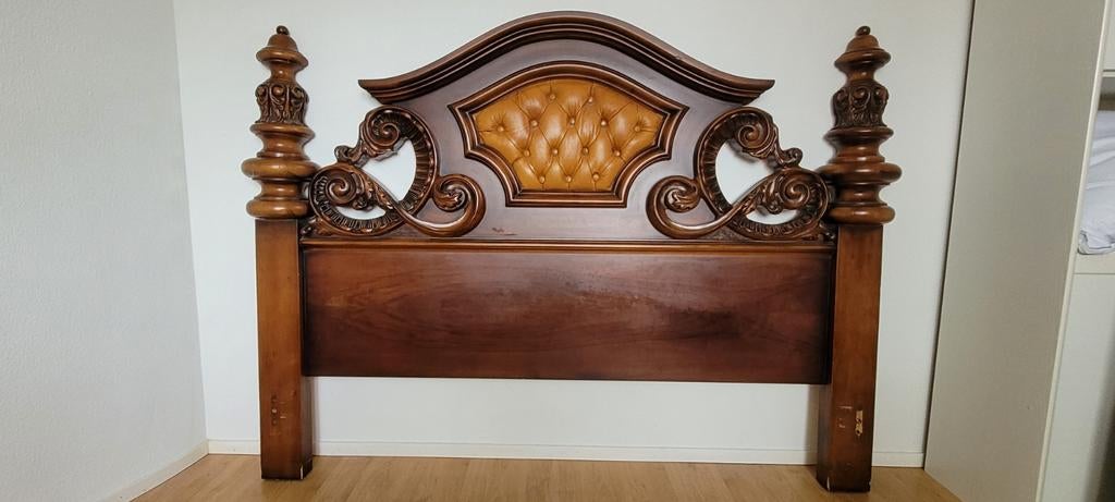 Klassiek houten bedframe met gestoffeerd hoofdbord, Huis en Inrichting, Slaapkamer | Bedden, Ophalen, Gebruikt, Bruin, Tweepersoons