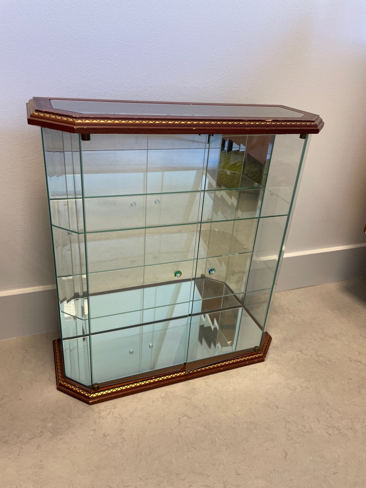 Antiek Tafelmodel Vitrinekastje van Glas en Hout, Minder dan 50 cm, Gebruikt, Ophalen of Verzenden, Glas