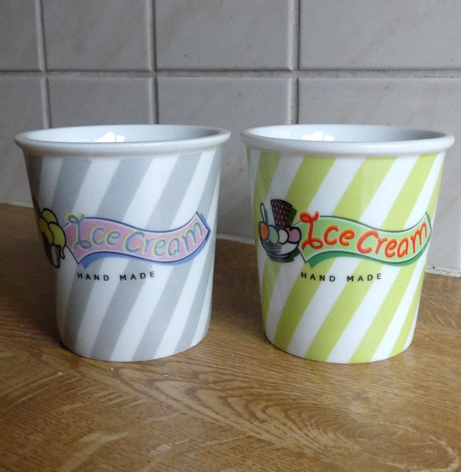 Porseleinen ijsbekertjes 2 stuks American diner stijl, Ophalen of Verzenden, Zo goed als nieuw, Kom(men), Overige stijlen