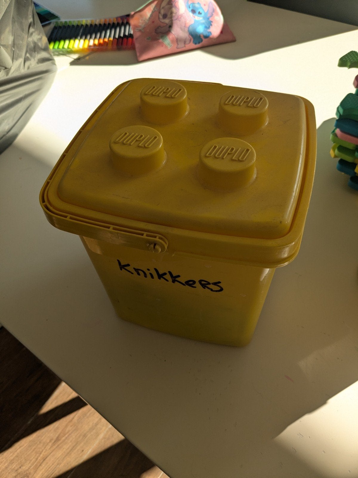 Partij oude knikkers met vintage LEGO Duplo opbergbak, Caravans en Kamperen, Ophalen of Verzenden