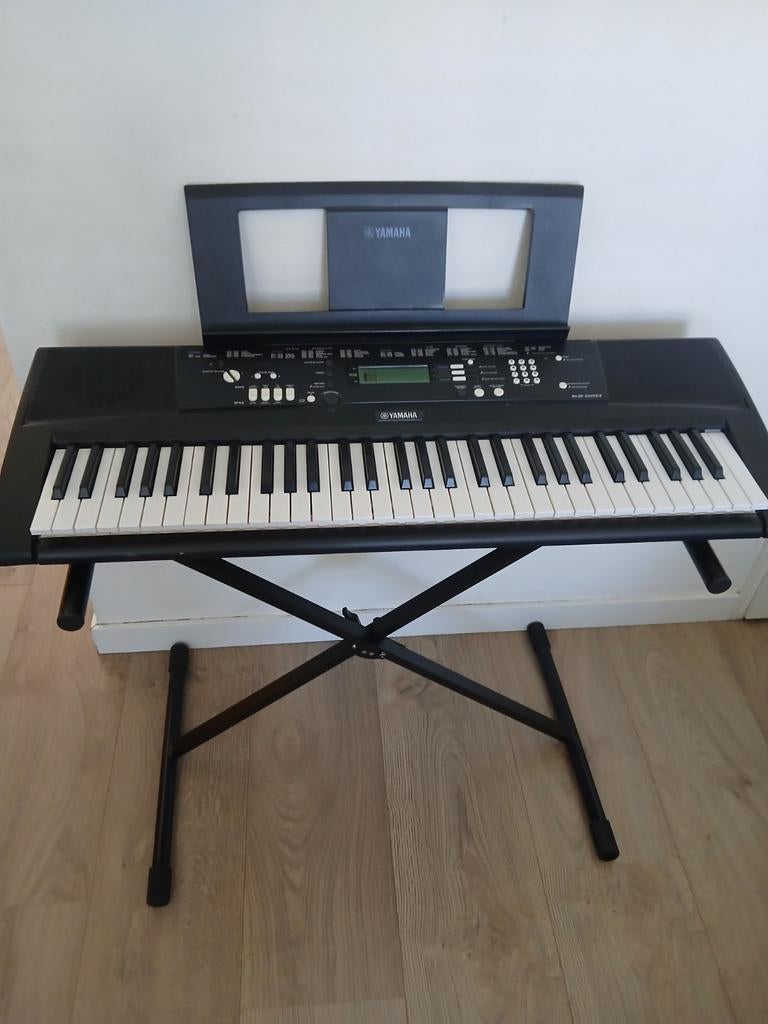 Yamaha EZ-220 Keyboard met verlichte toetsen en standaard, Ophalen, Yamaha, Met standaard, 61 toetsen