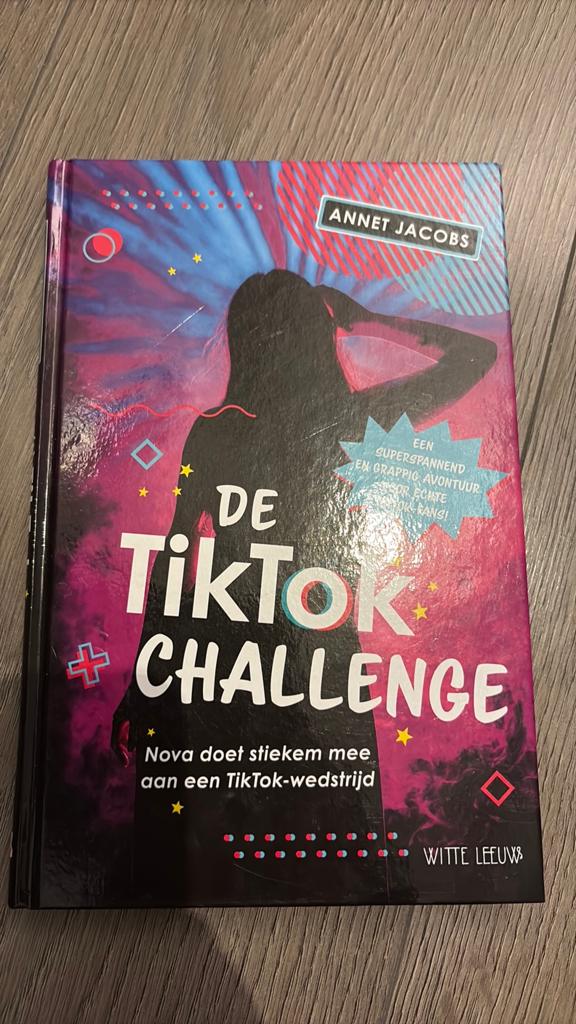 De Tiktok Challenge, Ophalen of Verzenden, Zo goed als nieuw