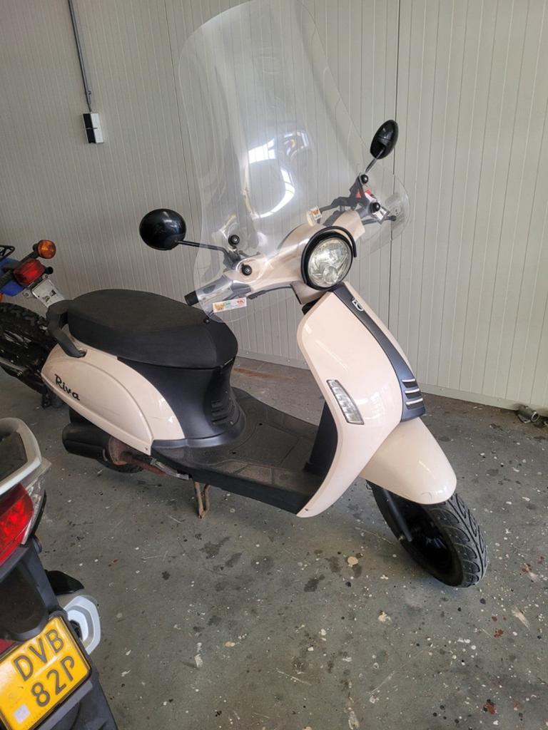 Riva scooter geel kenteken!, Gebruikt, Benzine, Ophalen, Overige merken