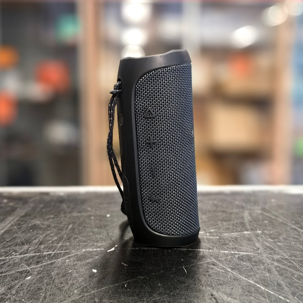 JBL Flip Bluetooth Speaker - In Nette Staat, JBL, Zo goed als nieuw, Support@jbl.com, 400 Atlantic Street
Stamford, CT 06901
USA