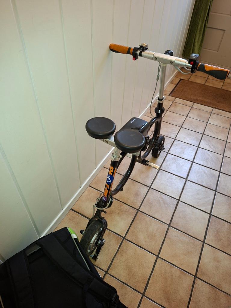 Electrice step met twee accu's is helemaal opvouwbaar in een, Fietsen en Brommers, Elektrische fietsen, Ophalen of Verzenden