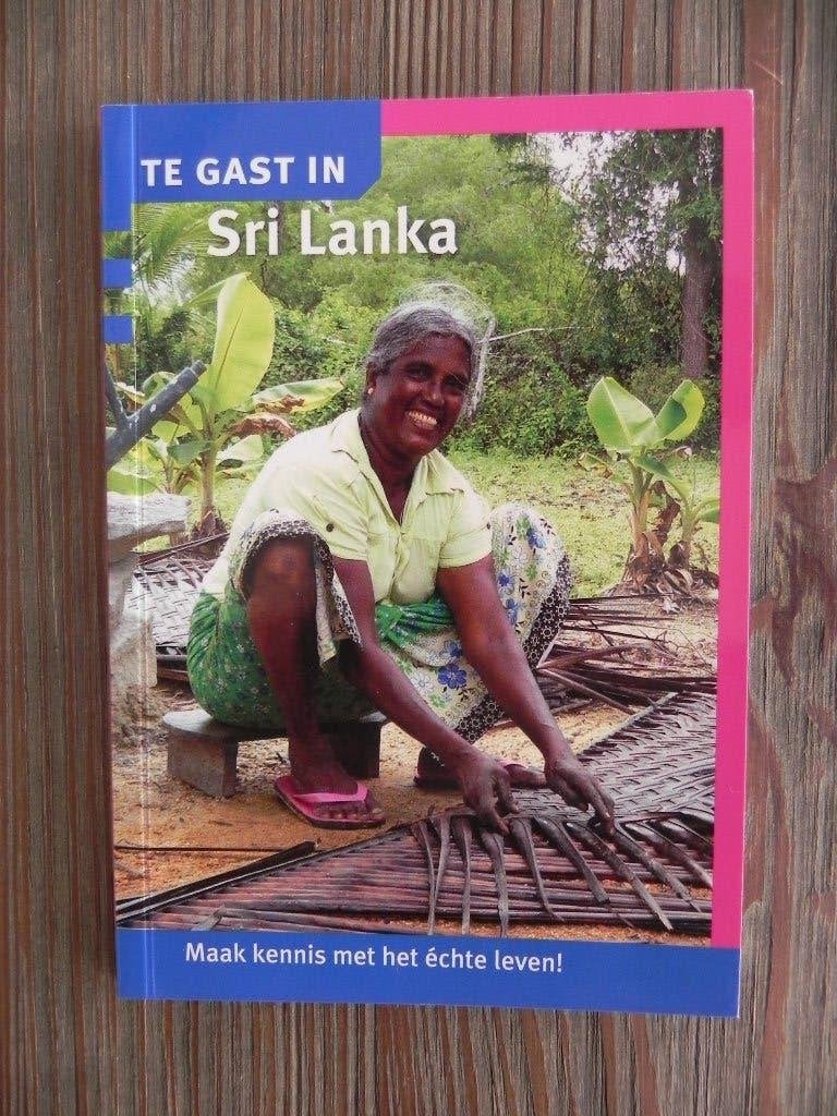 TE KOOP; REISGIDS TE GAST IN SRI LANKA, Australië en Nieuw-Zeeland, Zo goed als nieuw, Reisgids of -boek, Ophalen
