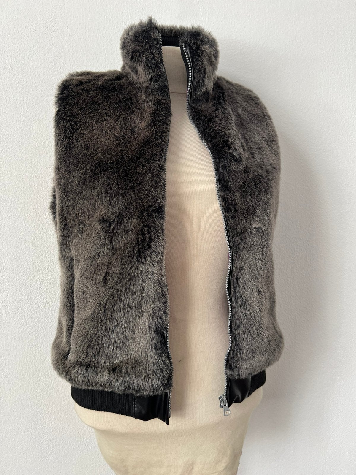 Bodywarmer van grijs bont, Ophalen of Verzenden, Zo goed als nieuw, Meisje, Jas