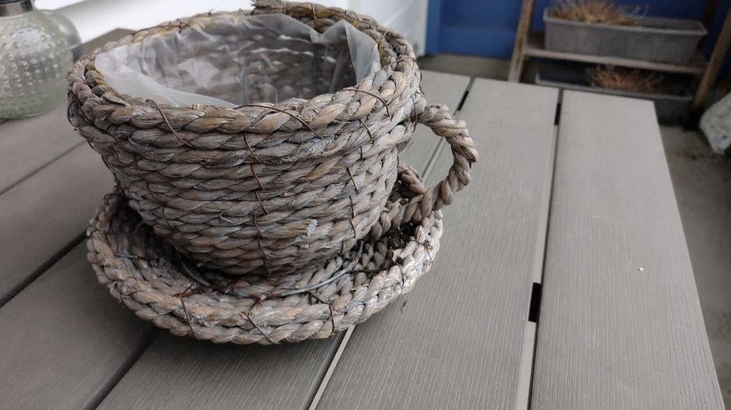 Rotan bloem/planten bakje in de vorm van Kop en Schotel, Overige materialen, Gebruikt, Rond, Ophalen of Verzenden