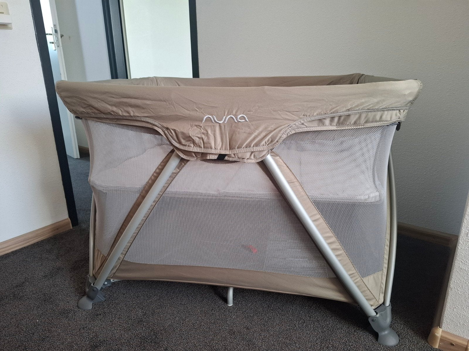 campingbedje Nuna Sena, Ophalen, 70 tot 85 cm, Zo goed als nieuw, Minder dan 140 cm
