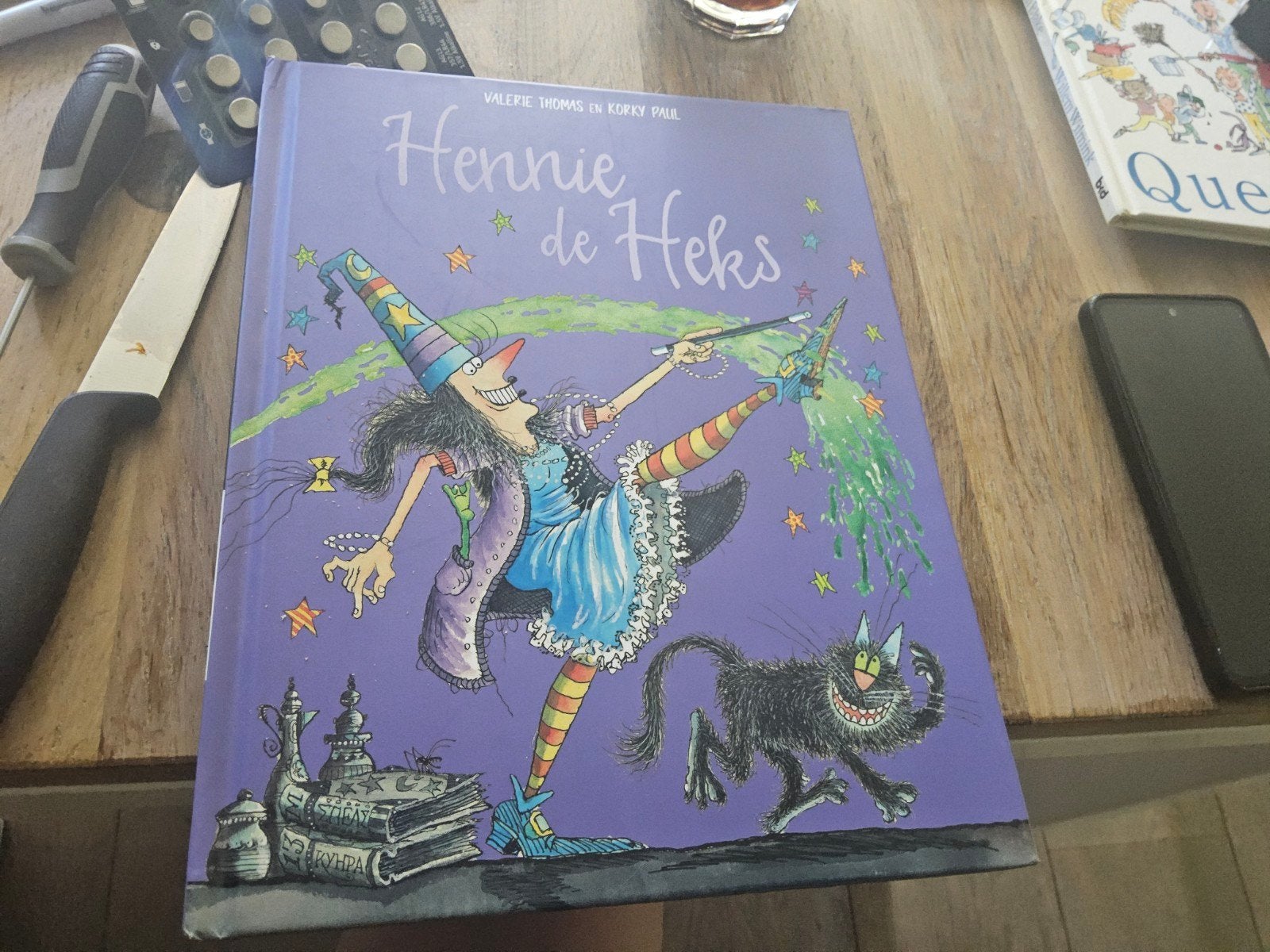 Valerie Thomas - Hennie de Heks, Ophalen of Verzenden, Zo goed als nieuw, Valerie Thomas, Prentenboek