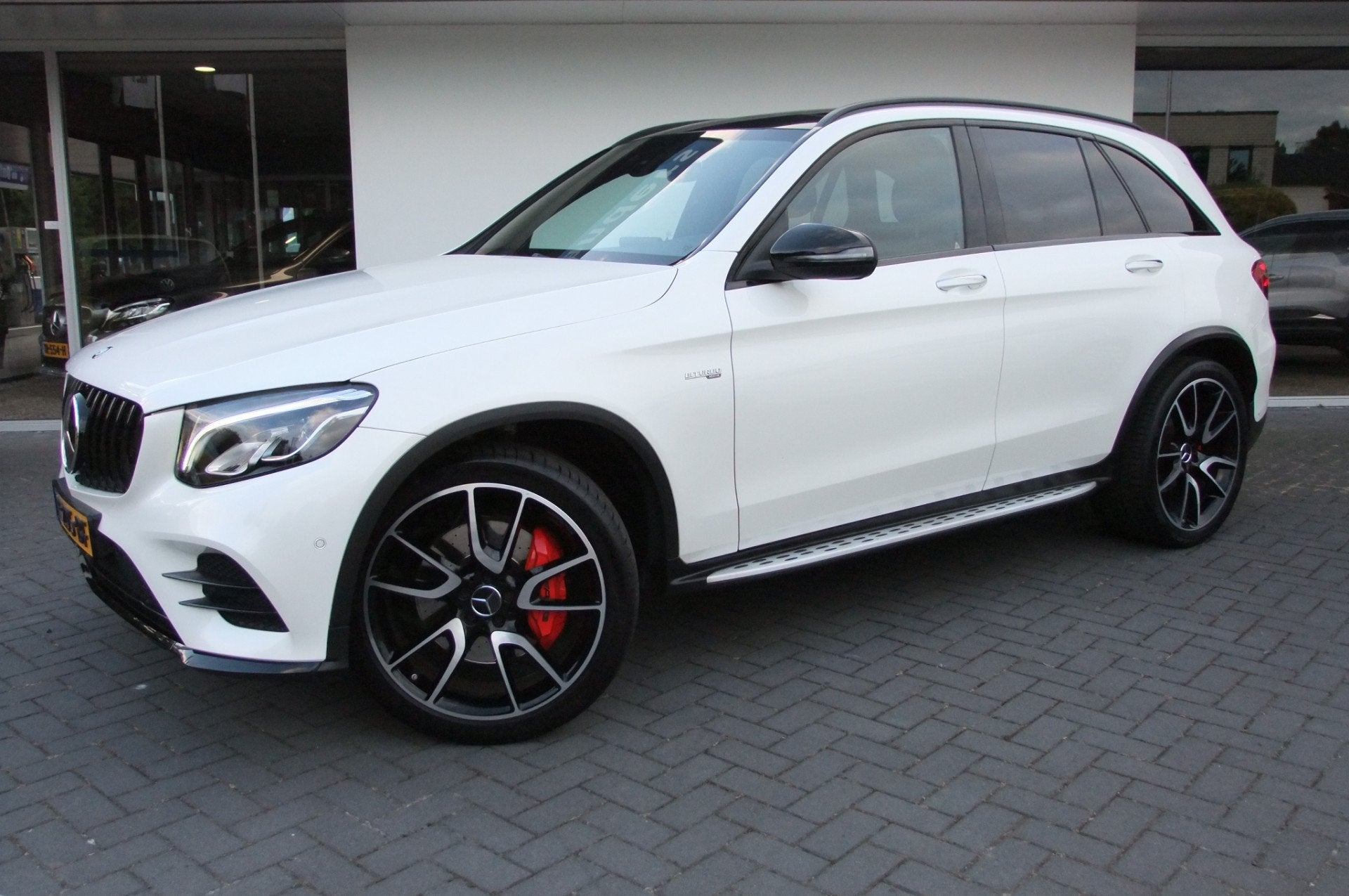 Mercedes-Benz GLC AMG 43 4MATIC / Diamantweis (parelmoer) Tr, Auto's, Automaat, Gebruikt, Euro 6, 368 pk