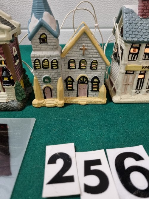 -	Kerst huisjes aardewerk met verlichting, Diversen, Ophalen of Verzenden, 'T Olde Gre-j, Info@toldegrej.nl, Endepoelstraat 20f Didam