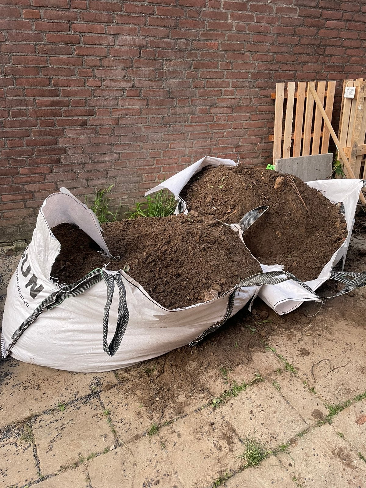 Gratis Aarde/Grond op te halen! 2 KUUB!, Tuin en Terras, Ophalen of Verzenden, Zo goed als nieuw, Overige typen