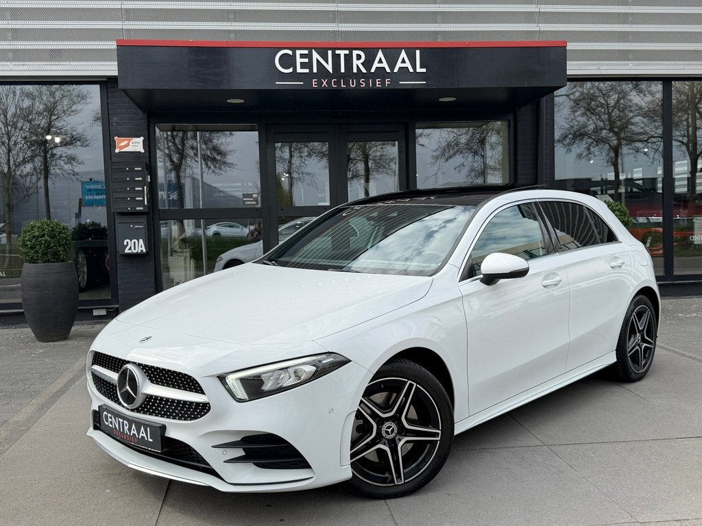 Mercedes-Benz A-klasse 250 e AMG Pano|Memory|Ambientlight|AC, Auto's, Mercedes-Benz, Gebruikt, 4 cilinders, 15 kWh, Wit