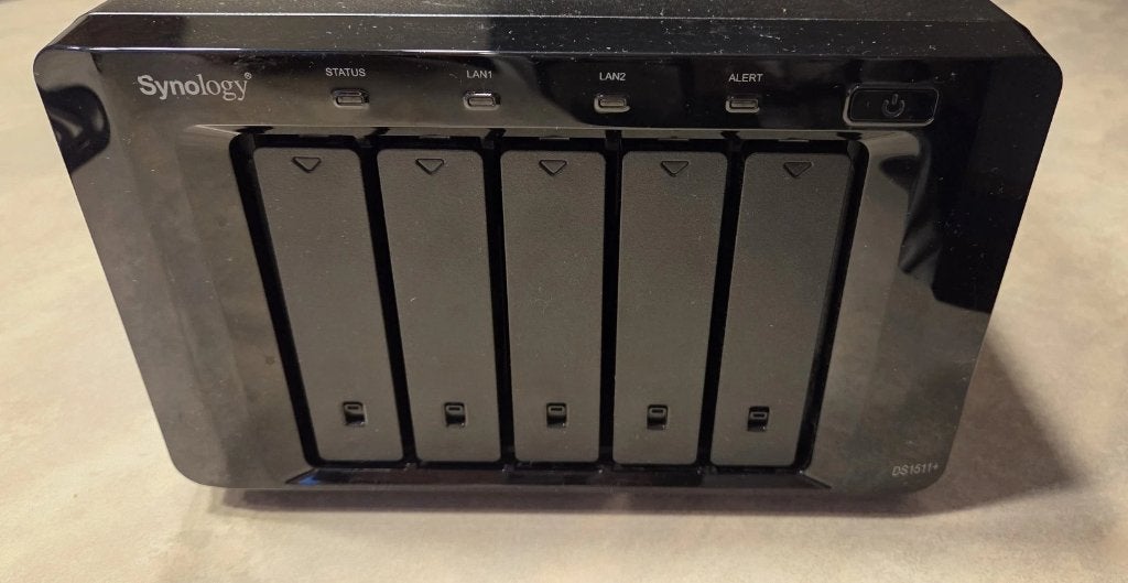 Synology DS1511+ NAS DiskStation met kabels, Ophalen of Verzenden, Zo goed als nieuw