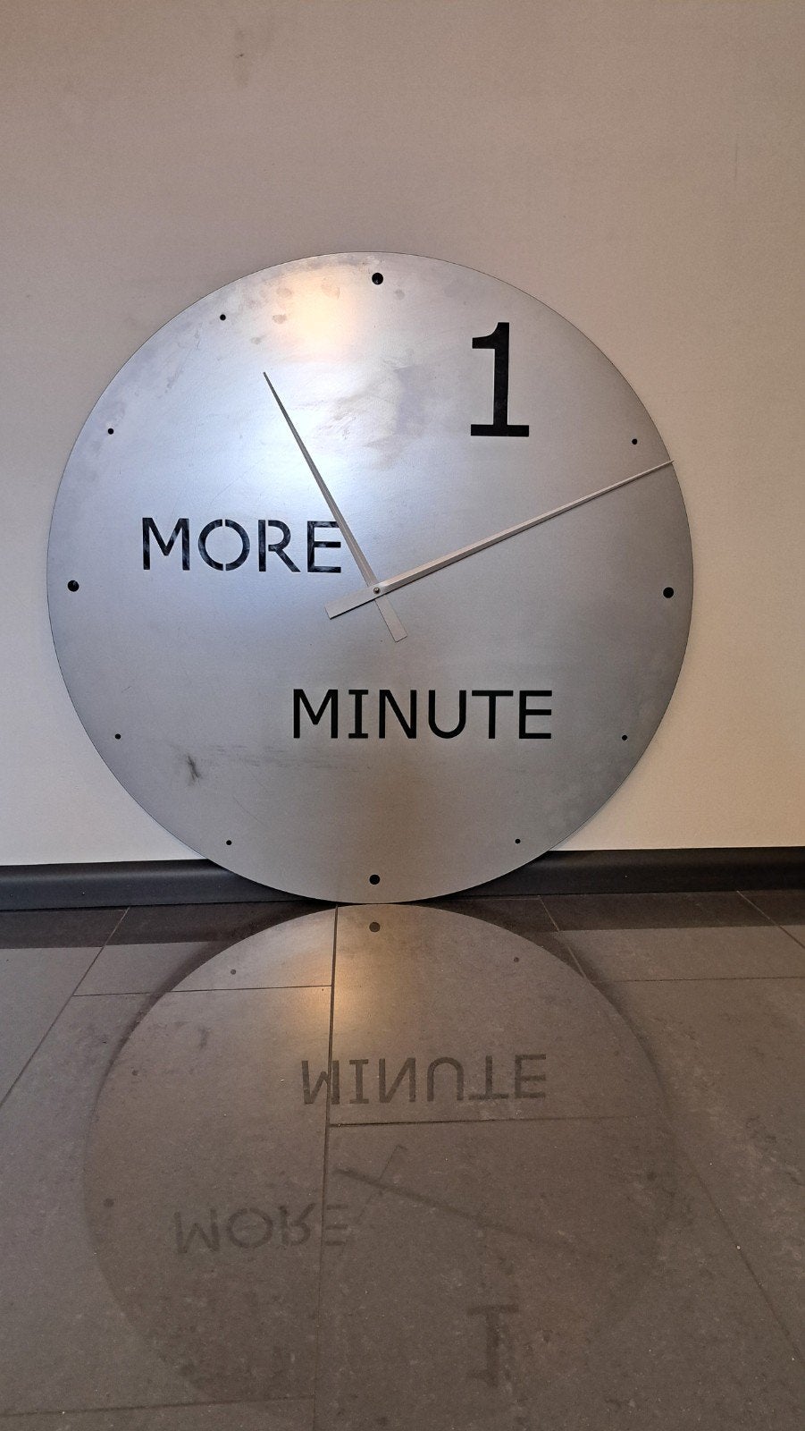 Grote wandklok '1 More Minute' - Modern design, Ophalen, Analoog, Zilver, Modern