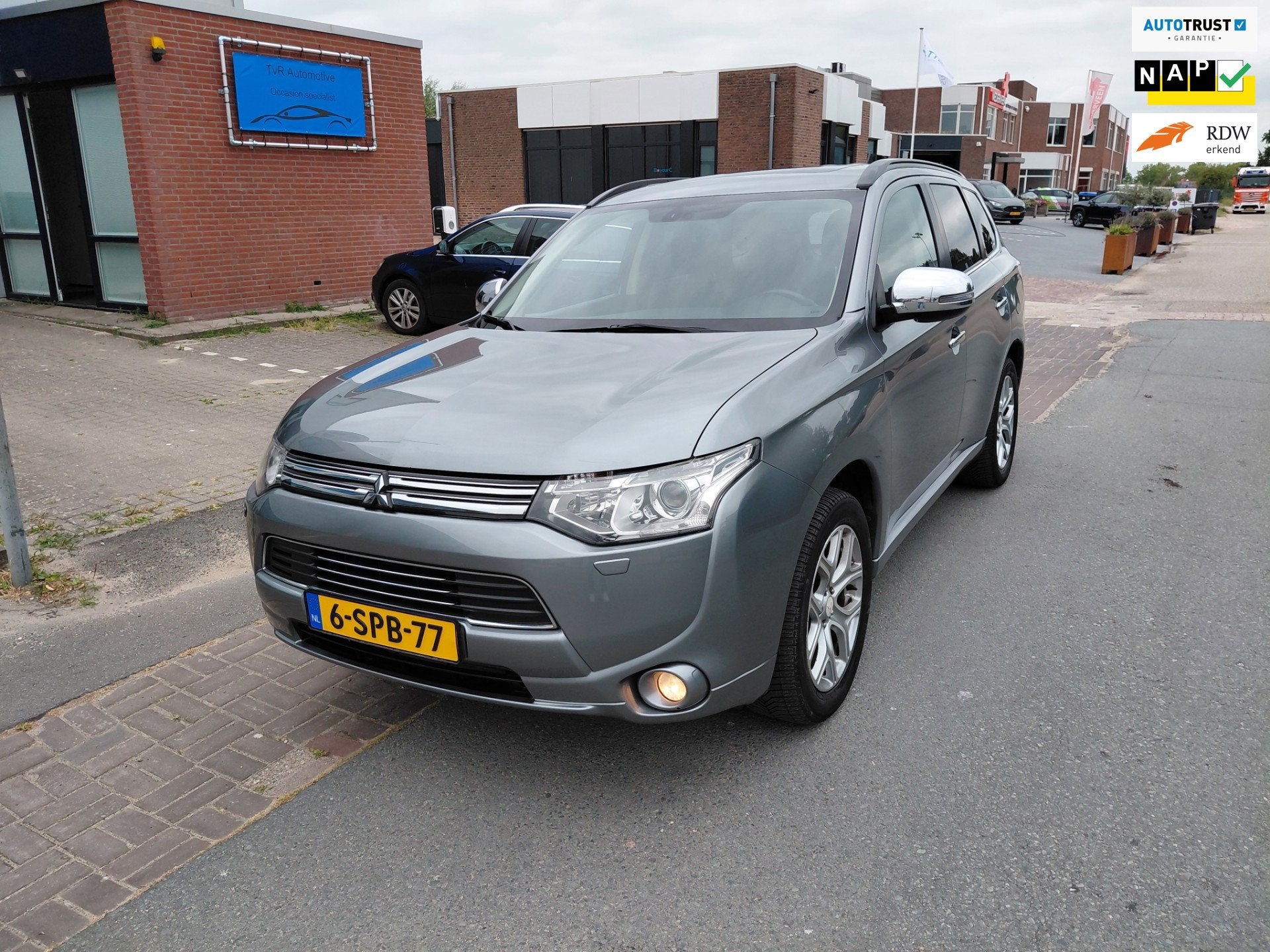 Mitsubishi Outlander 2.0 PHEV Instyle Alle opties Leder came, Zwart, Vierwielaandrijving, Hybride Elektrisch/Benzine, SUV of Terreinwagen