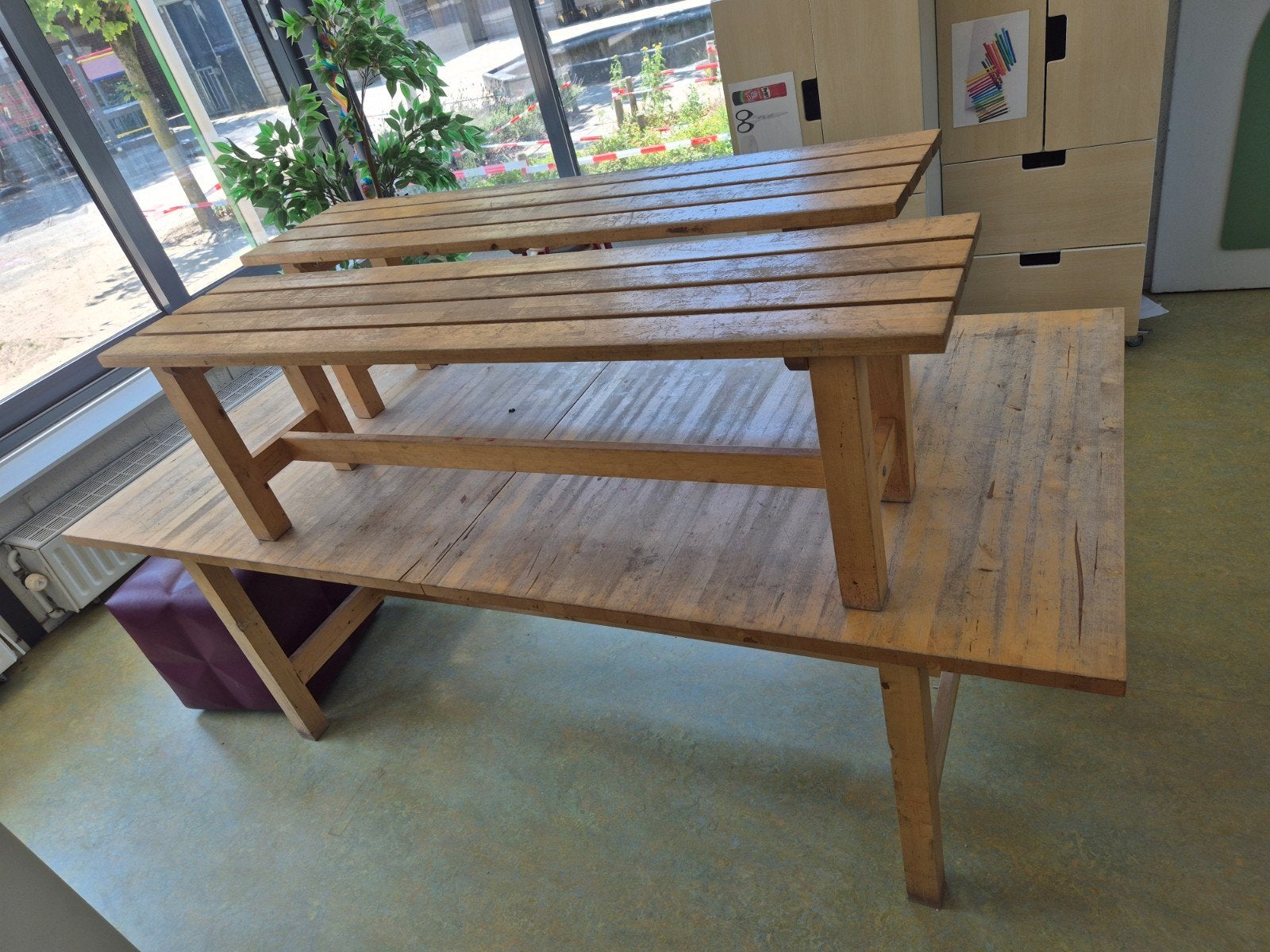 Ikea uitschuifbare tafel 2x met banken 4x, Ophalen, Rechthoekig, 50 tot 100 cm