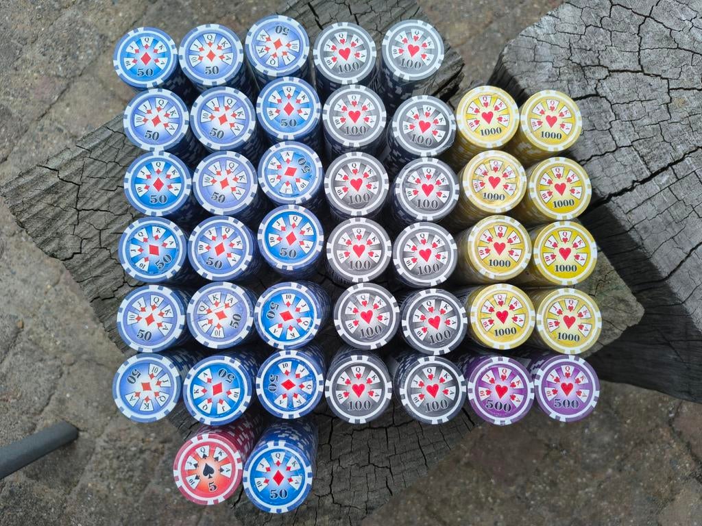 Grote set Royal Flush pokerfiches met verschillende waarden, Hobby en Vrije tijd, Vijf spelers of meer, Ophalen of Verzenden, Nieuw