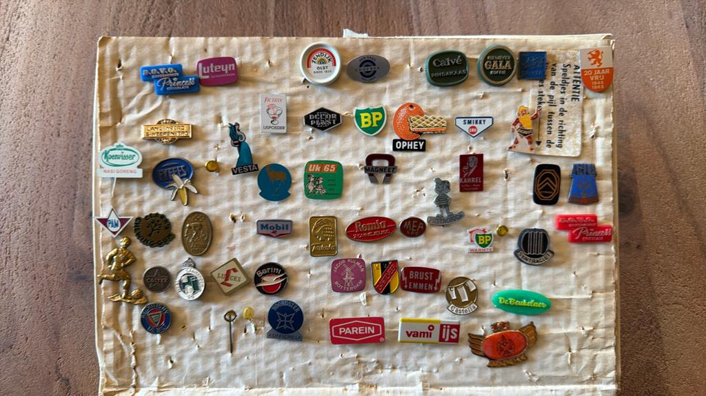 Grote collectie vintage speldjes en pins, Verzamelen, Ophalen of Verzenden, Gebruikt, Overige onderwerpen, Speldje of Pin