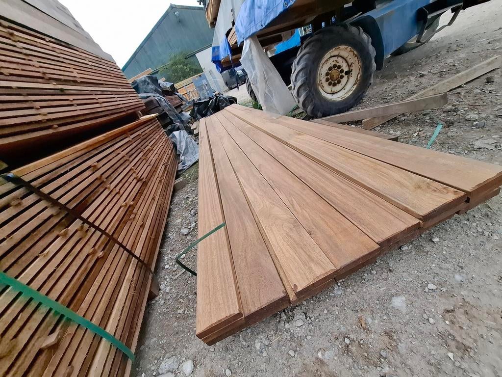 Partij 17 st hardhout vlonderplanken 515 cm bezorgen mogelij, Ophalen, Nieuw, A, Hout