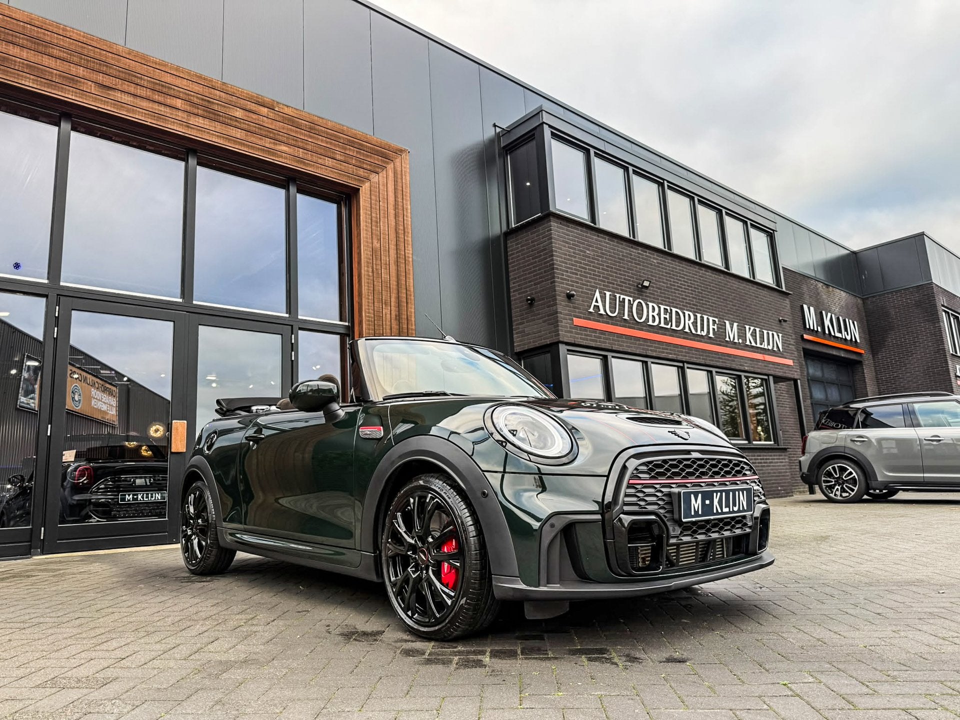 MINI Cabrio 2.0 John Cooper Works JCW Pack F1 aut 231pk Blac, Auto's, Gebruikt, Huisgarantie, 4 stoelen, Bedrijf