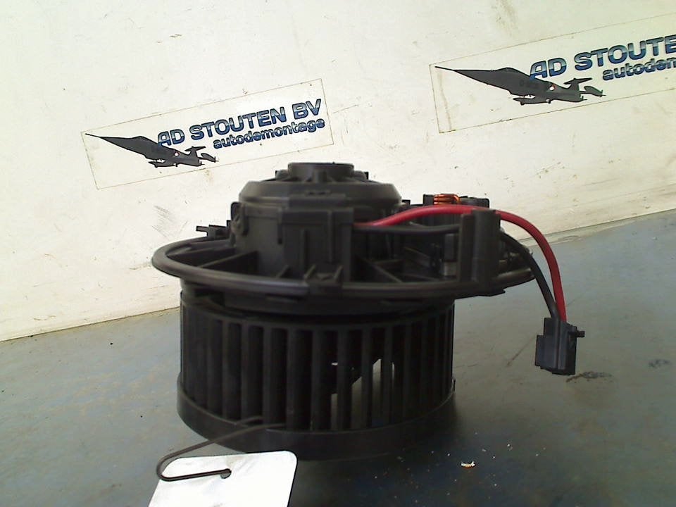 Kachel Ventilatormotor Volkswagen Golf VIII (CD1) 5WB819021A, Gebruikt, Volkswagen, Volkswagen AG, Kundenbetreuung@volkswagen.de