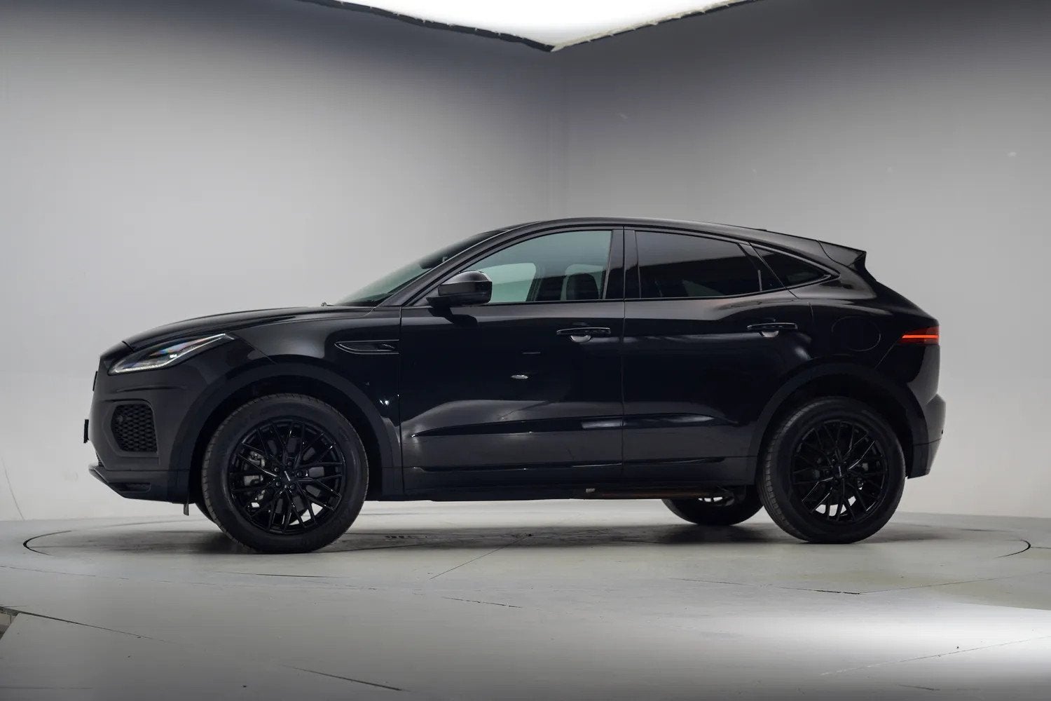 Jaguar E-Pace P300e PHEV 1.5 R-Dynamic SE [ Panorama Leder N, Auto's, Automaat, 2102 kg, Zwart, Bedrijf