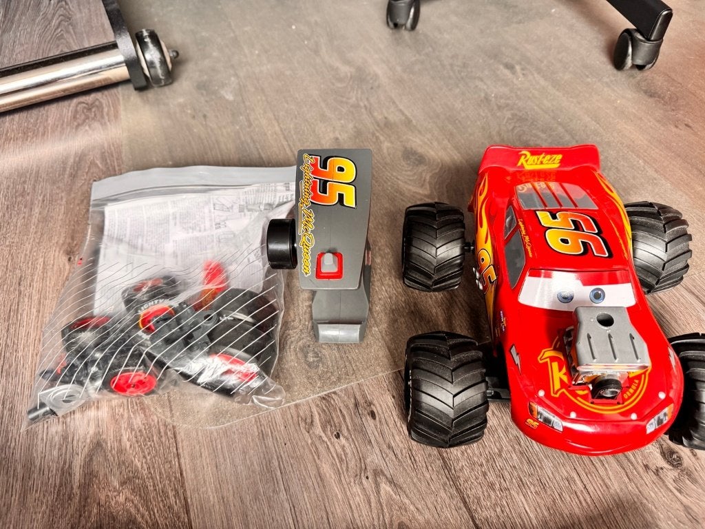 Disney Cars Lightning McQueen Build-to-Race RC compleet, Kinderen en Baby's, Ophalen, Gebruikt, Afstandsbediening