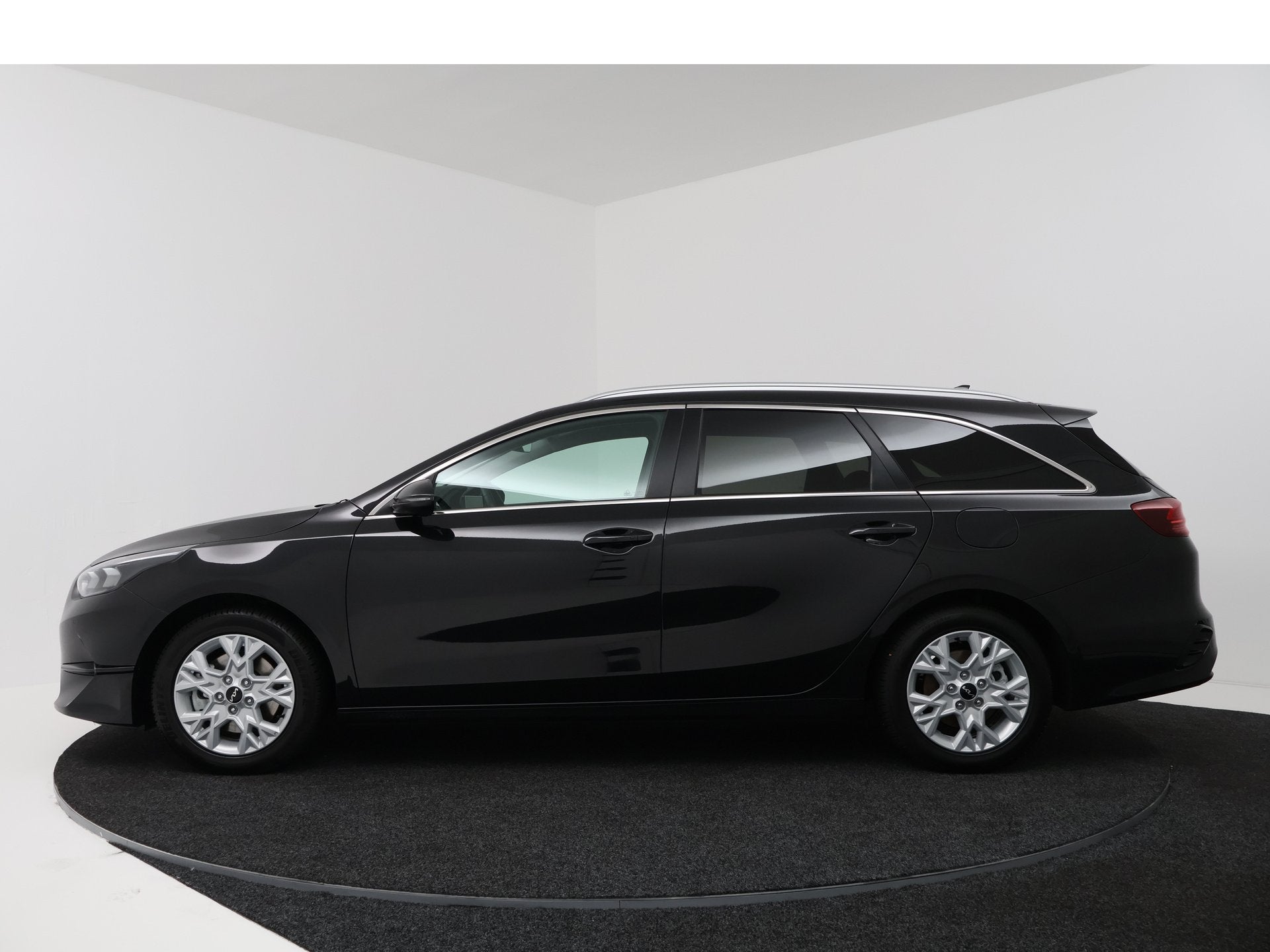 Foto 3 van Kia Ceed Sportswagon 1.0 T-GDi DynamicPlusLine | Stuur-/Stoe